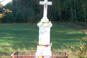 Krzyż przydrożny przy trasie Starachowice - Wierzbica